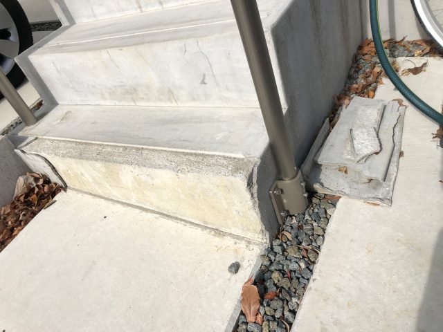 コンクリート階段のひび割れ・クラックの補修前